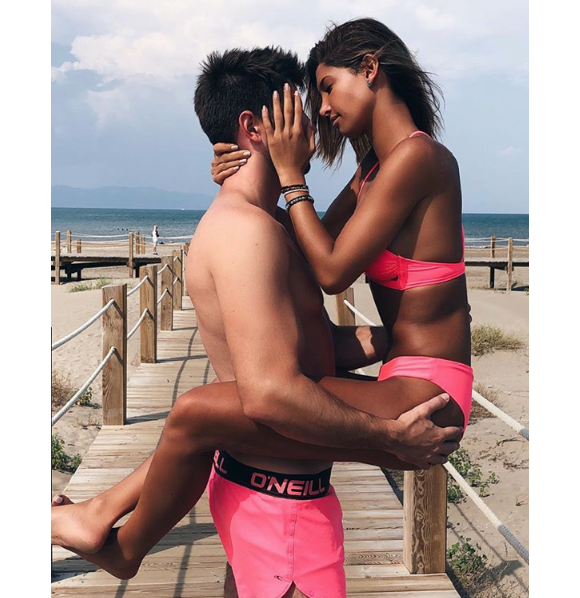 Mélanie Dedigama et son nouveau petit ami dont on ignore l'identité, le 24 août 2018.