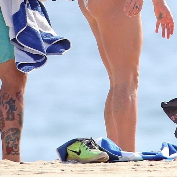 Exclusif -  Kesha et son compagnon Brad Ashenfelter passent une journée romantique sur la plage de Todos Santos au Mexique, le 16 août 2018