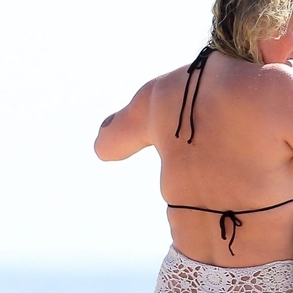 Exclusif -  Kesha et son compagnon Brad Ashenfelter passent une journée romantique sur la plage de Todos Santos au Mexique, le 16 août 2018