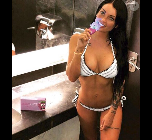 Aurélie Dotremont affiche sa nouvelle silhouette après ses opérations de chirurgie esthétique - Instagram, juillet 2018