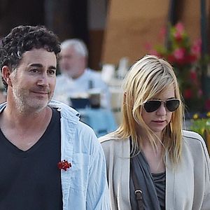Exclusif - Anna Faris se promène avec son compagnon Michael Barrett et son fils Jack à Portofino, le 13 juin 2018.