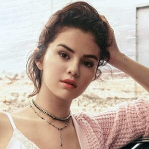 Selena Gomez pose pour la nouvelle campagne publicitaire de "Coach".