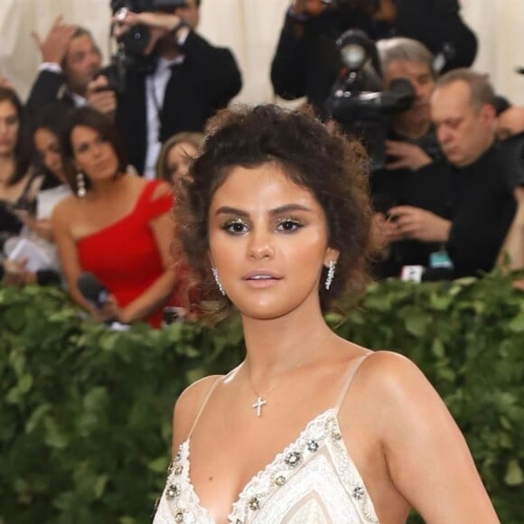 Selena Gomez en robe Coach au Met Gala 2018 à New York, le 7 mai 2018.