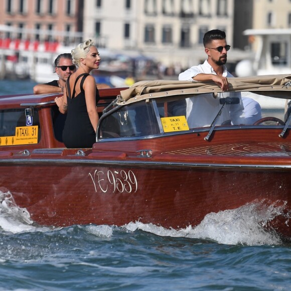 Lady Gaga en bateau-taxi lors 75ème édition du Festival du Film International de Venise, La Mostra, à Venise, Italie, le 30 août 2018.