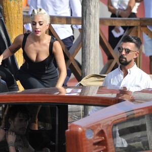 Lady Gaga en bateau-taxi lors 75ème édition du Festival du Film International de Venise, La Mostra, à Venise, Italie, le 30 août 2018.