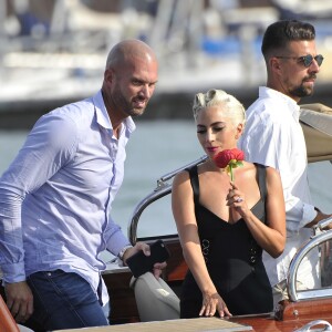 Lady Gaga en bateau-taxi lors 75ème édition du Festival du Film International de Venise, La Mostra, à Venise, Italie, le 30 août 2018.