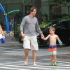 Claire Danes (enceinte), son mari Hugh Dancy et leur fils Cyrus dans les rues de SoHo à New York, le 26 août 2018.