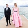 Chiara Ferragni et son fiancé le rappeur Fedez posent sur le ponton de l'hôtel Martinez lors du 71ème Festival International de Cannes le 13 mai 2018.