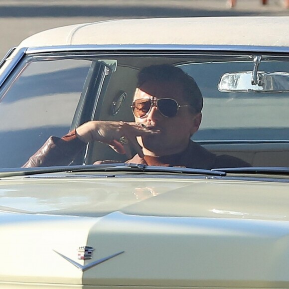 Leonardo DiCaprio et Brad Pitt sur le tournage de Once Upon A Time in Hollywood de Quentin Tarantino le 23 juillet 2018.