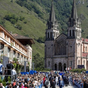 Le roi Felipe VI d'Espagne, la reine Letizia et leurs filles la princesse Leonor des Asturies et l'infante Sofia ont célébré le centenaire du couronnement canonique de la Vierge de Covadonga  le 8 septembre 2018 à Cangas de Onis. Il s'agissait de la première visite officielle de la princesse Leonor dans le royaume des Asturies, une manère d'étrenner officiellement son titre d'héritière, 41 ans après son père.