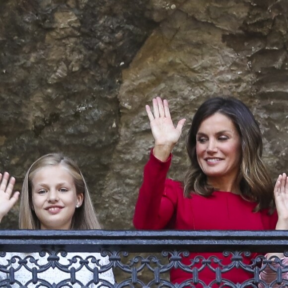 Le roi Felipe VI d'Espagne, la reine Letizia et leurs filles la princesse Leonor des Asturies et l'infante Sofia ont célébré le centenaire du couronnement canonique de la Vierge de Covadonga le 8 septembre 2018 à Cangas de Onis, saluant depuis le parapet la foule. Il s'agissait de la première visite officielle de la princesse Leonor dans le royaume des Asturies, une manère d'étrenner officiellement son titre d'héritière, 41 ans après son père.