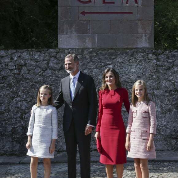 Le roi Felipe VI d'Espagne, la reine Letizia et leurs filles la princesse Leonor des Asturies et l'infante Sofia ont célébré le centenaire du couronnement canonique de la Vierge de Covadonga  le 8 septembre 2018 à Cangas de Onis. Il s'agissait de la première visite officielle de la princesse Leonor dans le royaume des Asturies, une manère d'étrenner officiellement son titre d'héritière, 41 ans après son père.