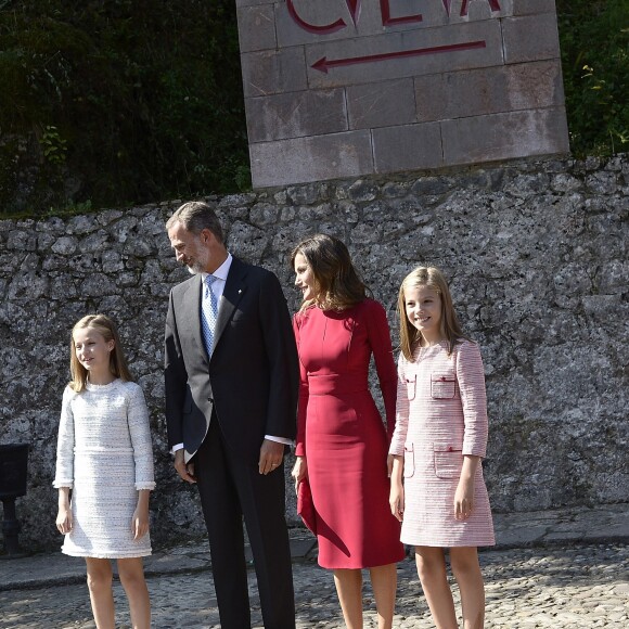 Le roi Felipe VI d'Espagne, la reine Letizia et leurs filles la princesse Leonor des Asturies et l'infante Sofia ont célébré le centenaire du couronnement canonique de la Vierge de Covadonga  le 8 septembre 2018 à Cangas de Onis. Il s'agissait de la première visite officielle de la princesse Leonor dans le royaume des Asturies, une manère d'étrenner officiellement son titre d'héritière, 41 ans après son père.