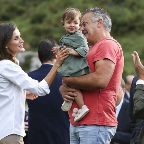 Le roi Felipe VI d'Espagne, la reine Letizia et leurs filles la princesse Leonor des Asturies et l'infante Sofia ont célébré le centenaire de la création du Parc National de la Montagne de Covadonga le 8 septembre 2018 à Cangas de Onis. Il s'agissait de la première visite officielle de la princesse Leonor dans le royaume des Asturies, une manère d'étrenner officiellement son titre d'héritière, 41 ans après son père.
Le roi Felipe, la reine Letizia et leurs filles la princesse Leonor et l'infante Sofia - La famille royale espagnole lors du centenaire de la création du parc national de Covadonga dans les Asturies le 8 septembre 2018. Spanish Royals attend the 100th anniversary of the Covadonga Mountain National Park in Asturias. September 8, 201808/09/2018 - Covadonga