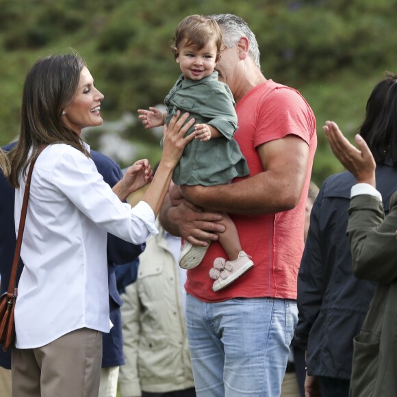 Le roi Felipe VI d'Espagne, la reine Letizia et leurs filles la princesse Leonor des Asturies et l'infante Sofia ont célébré le centenaire de la création du Parc National de la Montagne de Covadonga le 8 septembre 2018 à Cangas de Onis. Il s'agissait de la première visite officielle de la princesse Leonor dans le royaume des Asturies, une manère d'étrenner officiellement son titre d'héritière, 41 ans après son père.
Le roi Felipe, la reine Letizia et leurs filles la princesse Leonor et l'infante Sofia - La famille royale espagnole lors du centenaire de la création du parc national de Covadonga dans les Asturies le 8 septembre 2018. Spanish Royals attend the 100th anniversary of the Covadonga Mountain National Park in Asturias. September 8, 201808/09/2018 - Covadonga