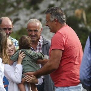 Le roi Felipe VI d'Espagne, la reine Letizia et leurs filles la princesse Leonor des Asturies et l'infante Sofia ont célébré le centenaire de la création du Parc National de la Montagne de Covadonga le 8 septembre 2018 à Cangas de Onis. Il s'agissait de la première visite officielle de la princesse Leonor dans le royaume des Asturies, une manère d'étrenner officiellement son titre d'héritière, 41 ans après son père.
Le roi Felipe, la reine Letizia et leurs filles la princesse Leonor et l'infante Sofia - La famille royale espagnole lors du centenaire de la création du parc national de Covadonga dans les Asturies le 8 septembre 2018. Spanish Royals attend the 100th anniversary of the Covadonga Mountain National Park in Asturias. September 8, 201808/09/2018 - Covadonga