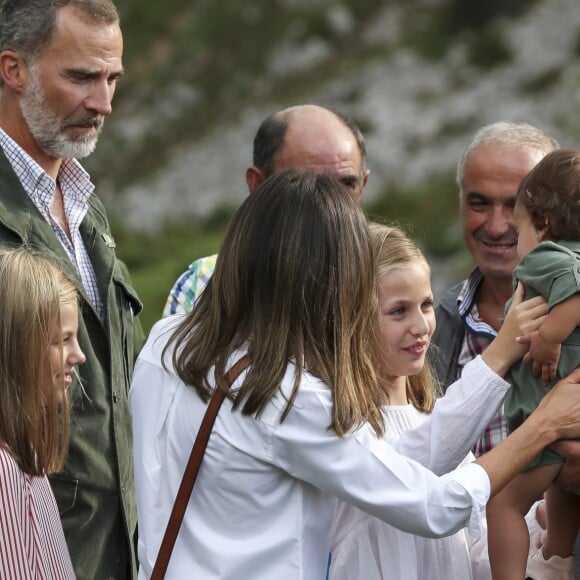 Le roi Felipe VI d'Espagne, la reine Letizia et leurs filles la princesse Leonor des Asturies et l'infante Sofia ont célébré le centenaire de la création du Parc National de la Montagne de Covadonga le 8 septembre 2018 à Cangas de Onis. Il s'agissait de la première visite officielle de la princesse Leonor dans le royaume des Asturies, une manère d'étrenner officiellement son titre d'héritière, 41 ans après son père.
Le roi Felipe, la reine Letizia et leurs filles la princesse Leonor et l'infante Sofia - La famille royale espagnole lors du centenaire de la création du parc national de Covadonga dans les Asturies le 8 septembre 2018. Spanish Royals attend the 100th anniversary of the Covadonga Mountain National Park in Asturias. September 8, 201808/09/2018 - Covadonga