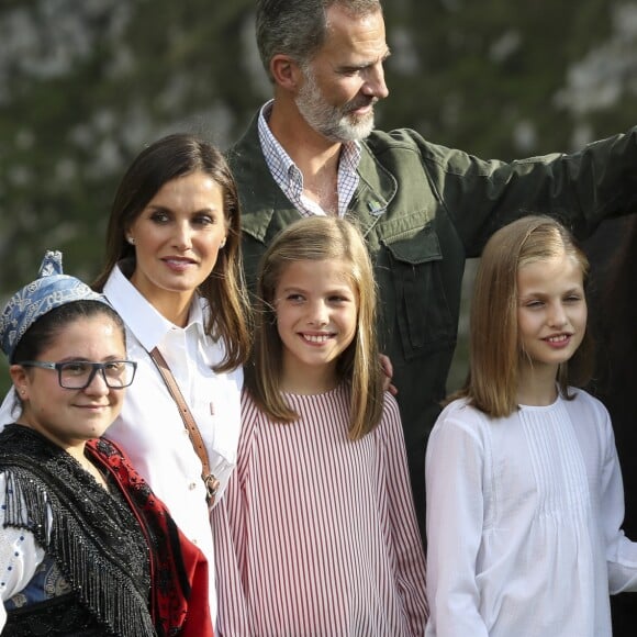 Le roi Felipe VI d'Espagne, la reine Letizia et leurs filles la princesse Leonor des Asturies et l'infante Sofia ont célébré le centenaire de la création du Parc National de la Montagne de Covadonga le 8 septembre 2018 à Cangas de Onis. Il s'agissait de la première visite officielle de la princesse Leonor dans le royaume des Asturies, une manère d'étrenner officiellement son titre d'héritière, 41 ans après son père.
Le roi Felipe, la reine Letizia et leurs filles la princesse Leonor et l'infante Sofia - La famille royale espagnole lors du centenaire de la création du parc national de Covadonga dans les Asturies le 8 septembre 2018. Spanish Royals attend the 100th anniversary of the Covadonga Mountain National Park in Asturias. September 8, 201808/09/2018 - Covadonga