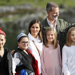 Le roi Felipe VI d'Espagne, la reine Letizia et leurs filles la princesse Leonor des Asturies et l'infante Sofia ont célébré le centenaire de la création du Parc National de la Montagne de Covadonga le 8 septembre 2018 à Cangas de Onis. Il s'agissait de la première visite officielle de la princesse Leonor dans le royaume des Asturies, une manère d'étrenner officiellement son titre d'héritière, 41 ans après son père.
Le roi Felipe, la reine Letizia et leurs filles la princesse Leonor et l'infante Sofia - La famille royale espagnole lors du centenaire de la création du parc national de Covadonga dans les Asturies le 8 septembre 2018. Spanish Royals attend the 100th anniversary of the Covadonga Mountain National Park in Asturias. September 8, 201808/09/2018 - Covadonga
