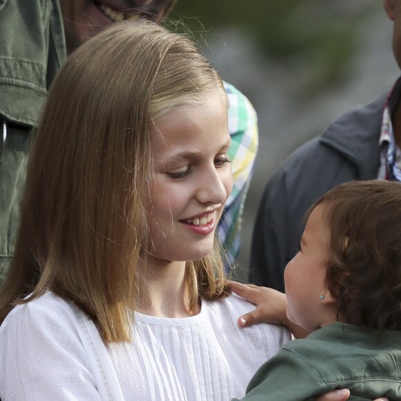 Le roi Felipe VI d'Espagne, la reine Letizia et leurs filles la princesse Leonor des Asturies et l'infante Sofia ont célébré le centenaire de la création du Parc National de la Montagne de Covadonga le 8 septembre 2018 à Cangas de Onis. Il s'agissait de la première visite officielle de la princesse Leonor dans le royaume des Asturies, une manère d'étrenner officiellement son titre d'héritière, 41 ans après son père.
Le roi Felipe, la reine Letizia et leurs filles la princesse Leonor et l'infante Sofia - La famille royale espagnole lors du centenaire de la création du parc national de Covadonga dans les Asturies le 8 septembre 2018. Spanish Royals attend the 100th anniversary of the Covadonga Mountain National Park in Asturias. September 8, 201808/09/2018 - Covadonga