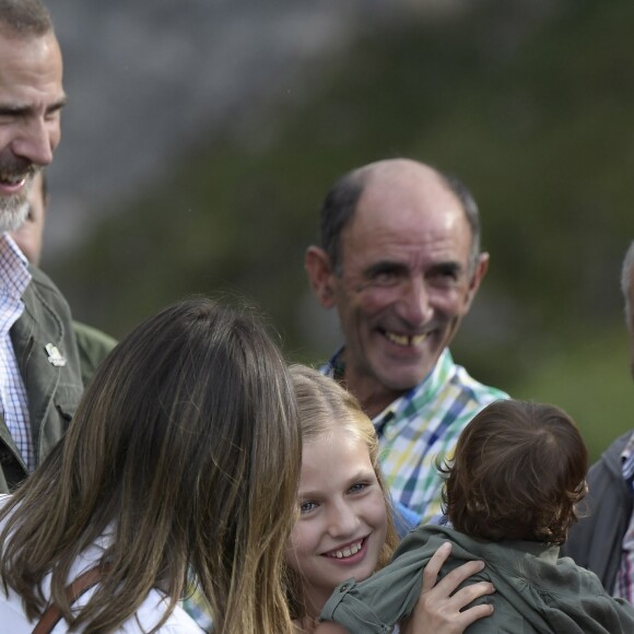 Le roi Felipe VI d'Espagne, la reine Letizia et leurs filles la princesse Leonor des Asturies et l'infante Sofia ont célébré le centenaire de la création du Parc National de la Montagne de Covadonga le 8 septembre 2018 à Cangas de Onis. Il s'agissait de la première visite officielle de la princesse Leonor dans le royaume des Asturies, une manère d'étrenner officiellement son titre d'héritière, 41 ans après son père.
Le roi Felipe, la reine Letizia et leurs filles la princesse Leonor et l'infante Sofia - La famille royale espagnole lors du centenaire de la création du parc national de Covadonga dans les Asturies le 8 septembre 2018. Spanish Royals attend the 100th anniversary of the Covadonga Mountain National Park in Asturias. September 8, 201808/09/2018 - Covadonga