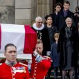 La reine Margrethe II de Danemark entourée par sa famille aux obsèques de son mari le prince Henrik de Danemark en l'église du château de Christiansborg à Copenhague le 20 février 2018