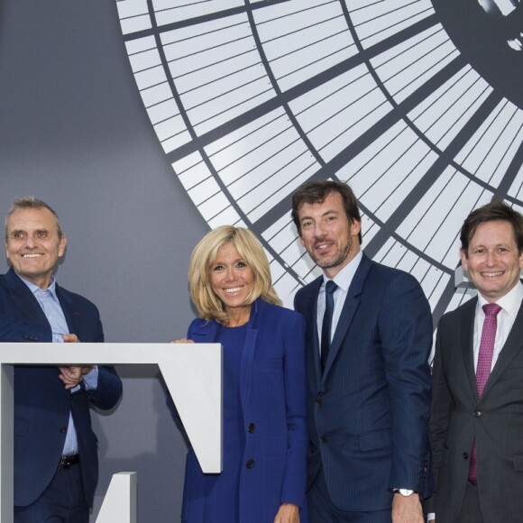 Pierre-Jean Chalençon, Jean-Charles de Castelbajac, la première dame Brigitte Macron, Mathias Ary Jan, président du SNA, Emmanuel Marcovitch, directeur général délégué de la RMN Grand Palais - Brigitte Macron visite la 30e Biennale de Paris au Grand Palais le 10 septembre 2018. © Julio Piatti / Biennale Paris 2018 via Bestimage