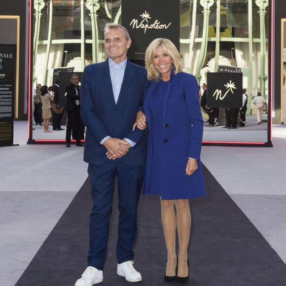 Jean-Charles de Castelbajac et la première dame Brigitte Macron - Brigitte Macron visite la 30e Biennale de Paris au Grand Palais le 10 septembre 2018. © Julio Piatti / Biennale Paris 2018 via Bestimage