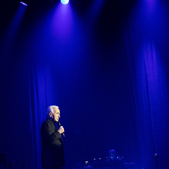 Exclusif - Charles Aznavour en concert à l'Accorhotels Arena à Paris. Le 13 décembre 2017 © Cyril Moreau / Bestimage