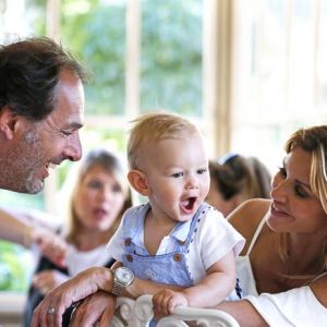 Ingrid Chauvin et son mari Thierry Peythieu fêtent l'anniversaire de leur fils Tom (1 an) à Disneyland Paris