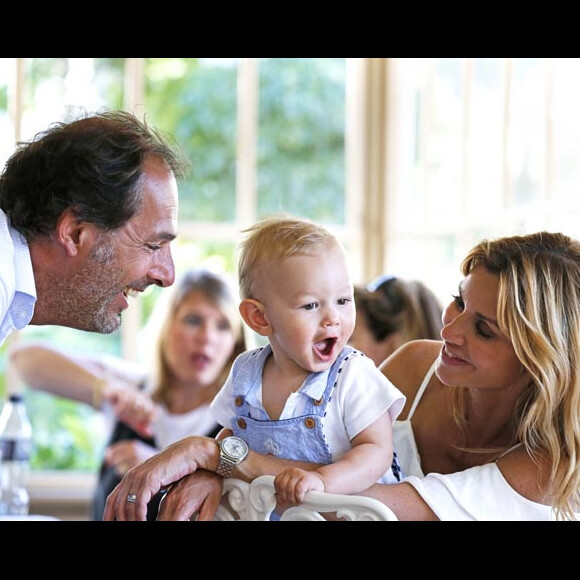 Ingrid Chauvin et son mari Thierry Peythieu fêtent l'anniversaire de leur fils Tom (1 an) à Disneyland Paris