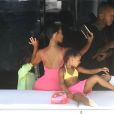 Kim Kardashian, North West - Kim Kardashian profite d'une belle journée ensoleillée avec ses enfants et ses amis sur le yacht de D. Grutman au large de Miami, le 16 août 2018