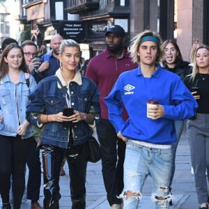 Justin Bieber et Hailey Baldwin se promènent à Londres le 17 septembre 2018.