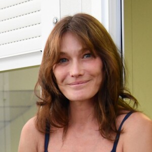 Exclusif - Carla Bruni-Sarkozy - Nicolas Sarkozy en backstage avant le concert de sa femme Carla Bruni Sarkozy où elle va jouer sur la scène de la Pinéde Gould lors du 58ème festival "Jazz à Juan" à Juan-les-Pins le 17 juillet 2018. © Bruno Bebert/Bestimage