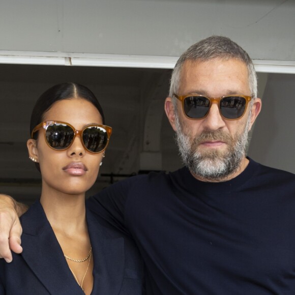 Vincent Cassel, Tina Kunakey au défilé Roberto Cavalli lors de la Fashion Week de Milan prêt-à-porter printemps/été 2019 le 22 septembre 2018.