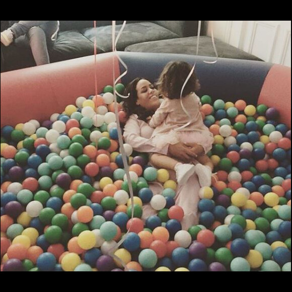 Amel Bent avec sa fille Sofia pour son 2e anniversaire, Instagram, le 4 février 2018.