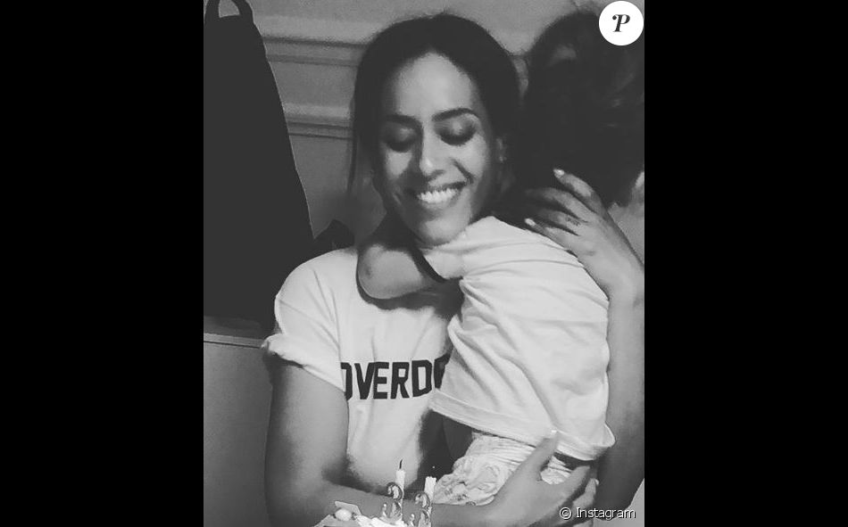 Amel Bent Fête Ses 33 Ans Avec Sa Fille Sofia Dans Les Bras Instagram Le 21 Juin 2018 