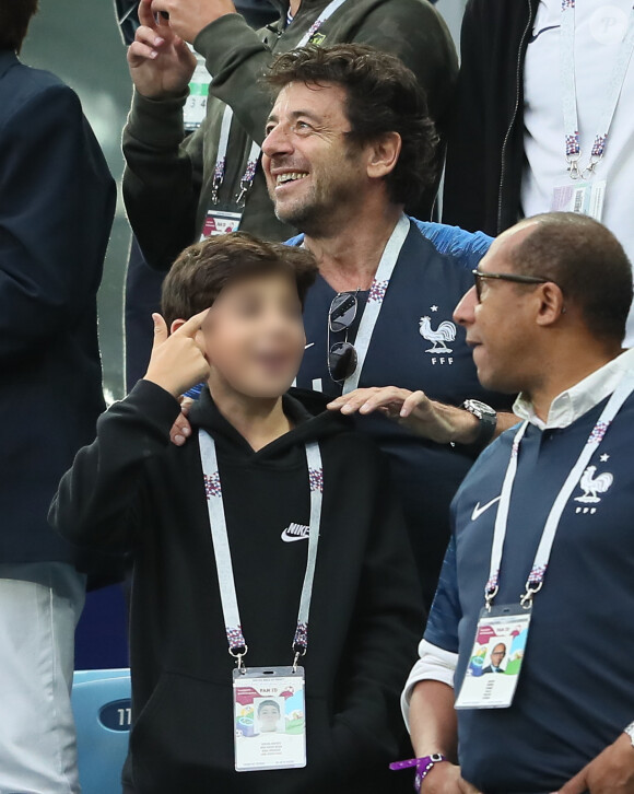 Patrick Bruel et son fils - Célébrités dans les tribunes lors de la demi-finale de la coupe du monde opposant la France à la Belgique à Saint-Pétersbourg le 10 juillet 2018 © Cyril Moreau/Bestimage