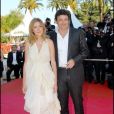 Amanda Sthers et Patrick Bruel  - Montée des marches du film "Les chansons d'amour" lors du 60e Festival de Cannes, le 18 mai 2007.