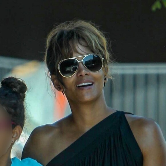 Exclusif - Pour la France - Halle Berry et sa fille Nahla se promènent à Los Angeles Le 27 Juillet 2018