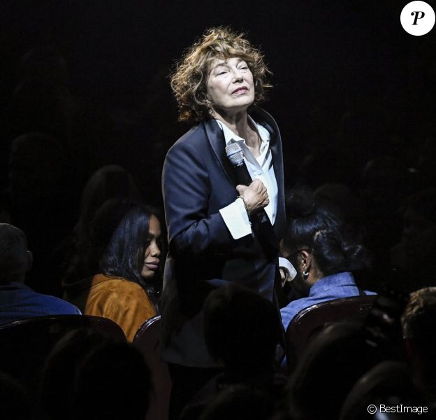 Jane Birkin chante au défilé Gucci, collection printemps/été 2019 au Palace à Paris, France, le 24 septembre 2018.