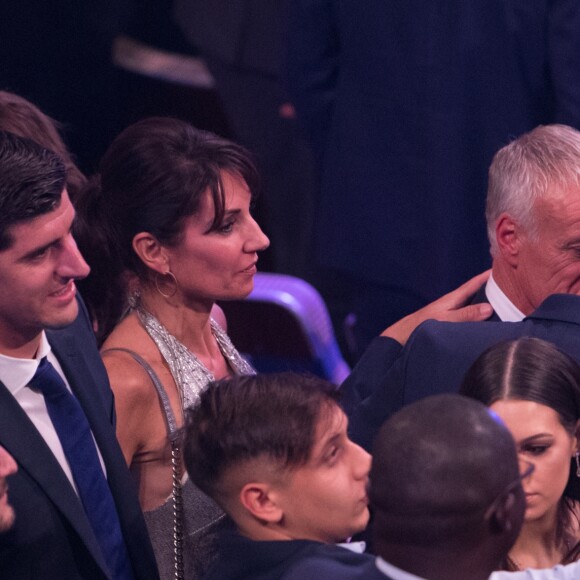 Zinedine Zidane, sa femme Véronique, Thibaut Courtois (meilleur gardien de but) Didier Deschamps (sélectionneur de l'équipe de France) - sacré meilleur entraîneur de l'année 2018 lors de la cérémonie des Trophées Fifa 2018 au Royal Festival Hall à Londres, Royaume Uni, le 25 septembre 2018. © Cyril Moreau/Bestimage