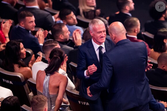 Zinedine Zidane et Didier Deschamps (sélectionneur de l'équipe de France) - sacré meilleur entraîneur de l'année 2018 lors de la cérémonie des Trophées Fifa 2018 au Royal Festival Hall à Londres, Royaume Uni, le 25 septembre 2018. © Cyril Moreau/Bestimage