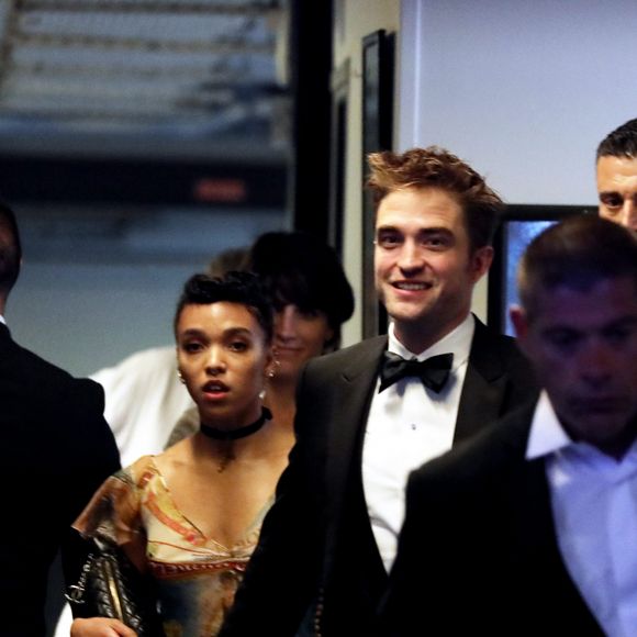 Robert Pattinson et FKA twigs - Descente des marches du film "Good Time" lors du 70ème Festival International du Film de Cannes. Le 25 mai 2017 © Borde-Jacovides-Moreau / Bestimage