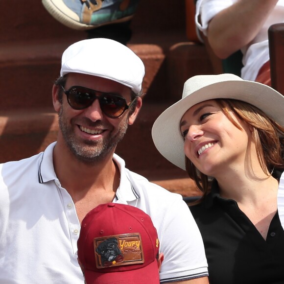 Shirley Bousquet (enceinte) et son compagnon Charles Watine dans les tribunes des internationaux de tennis de Roland Garros à Paris, France, le 3 juin 2018. © Dominique Jacovides - Cyril Moreau/Bestimage