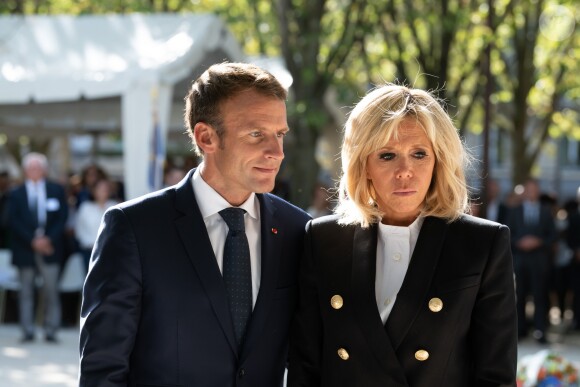 Le président de la République française Emmanuel Macron et sa femme la Première Dame Brigitte Macron (Trogneux) lors de la cérémonies d'hommage aux victimes du terrorisme aux Jardins de l'intendant à Paris, France, le 19 septembre 2018. © Jacques Witt/Pool/Bestimage