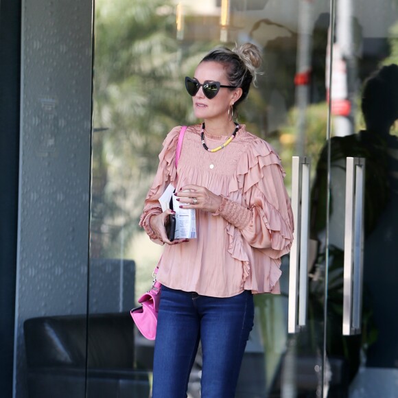 Semi-exclusif - Laeticia Hallyday à la sortie de Meche Hair Salon en compagnie de son coiffeur à Beverly Hills, le 14 septembre 2018.