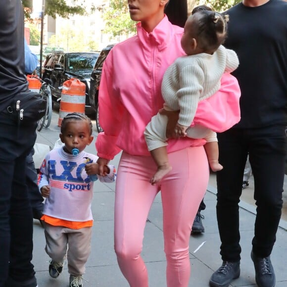 Kim Kardashian avec ses enfants Saint et Chicago à New York, le 29 septembre 2018