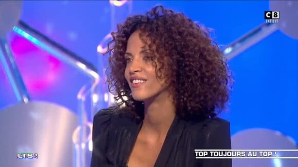 Noémie Lenoir gênée face à Thierry Ardisson après une question sur sa tentative de suicide en 2010, le 29 septembre 2018 sur C8 dans "Les Terriens du samedi".