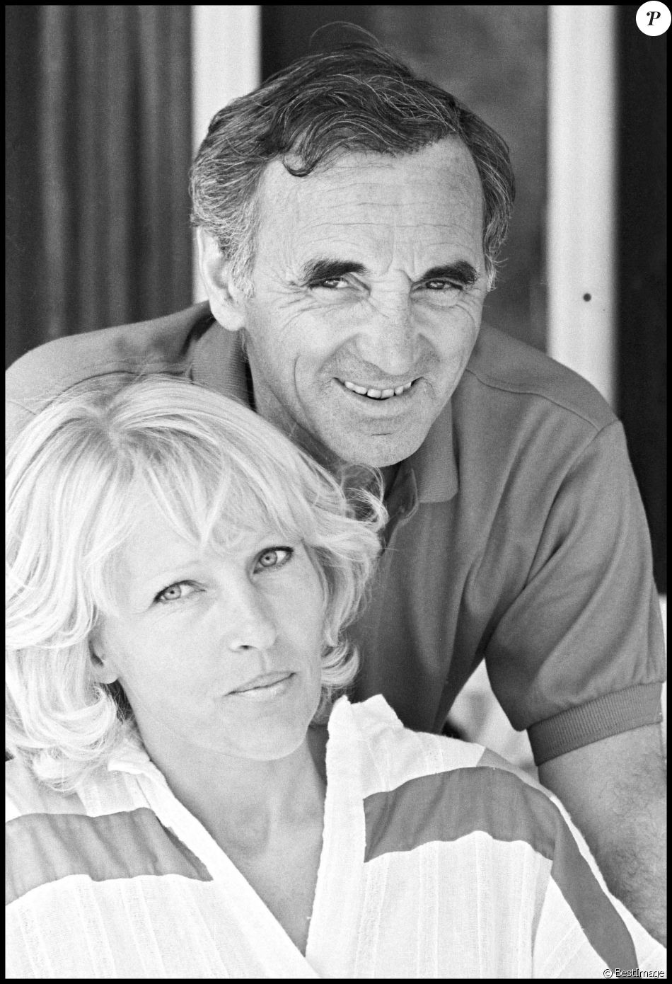 Charles Aznavour et sa femme Ulla en 1982 - Purepeople